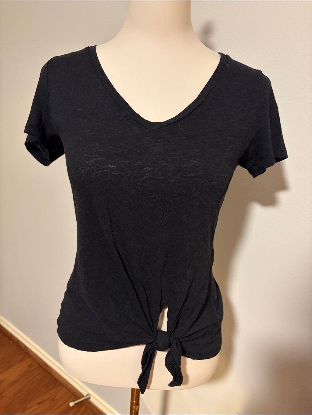 Express Women's Black Basics V-Neck Top in Size XS